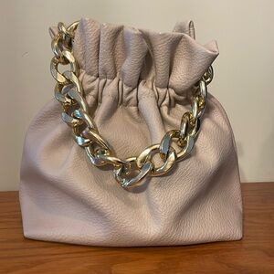 Tan pouch purse with gold chain detail 💫